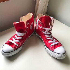 High Top Chuck Taylor Converse - Red Size 7